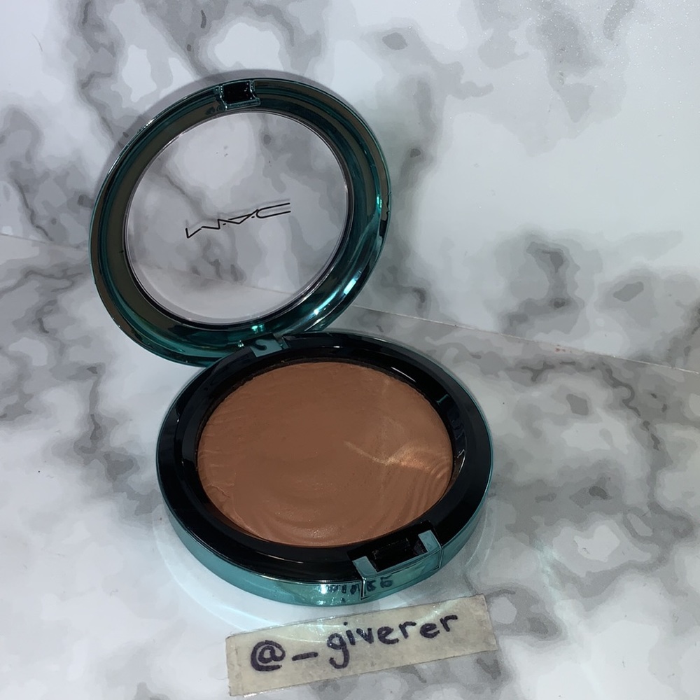 DELPHIC Alluring Aquatic Extra Dimension Bronzer MAC Bronzing Powder